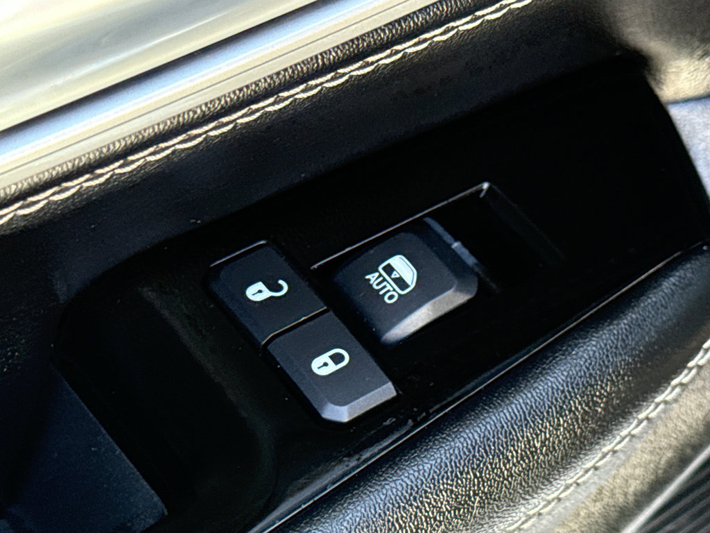 Used 2025 Jeep Wagoneer L Series II w/ Convenience Group I AWD/4WD image 29