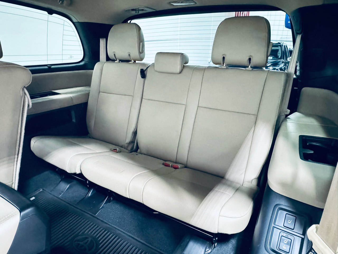 Used 2020 Toyota Sequoia Platinum image 39