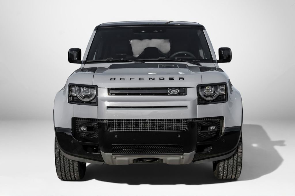 Used 2023 Land Rover Defender 110 V8 AWD/4WD image 3