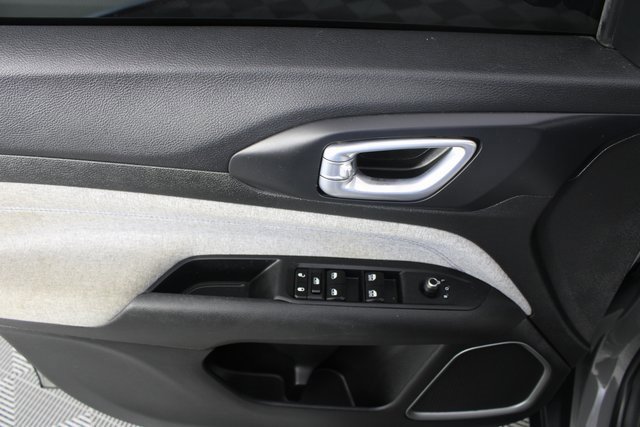 Used 2023 Jeep Compass Latitude image 13