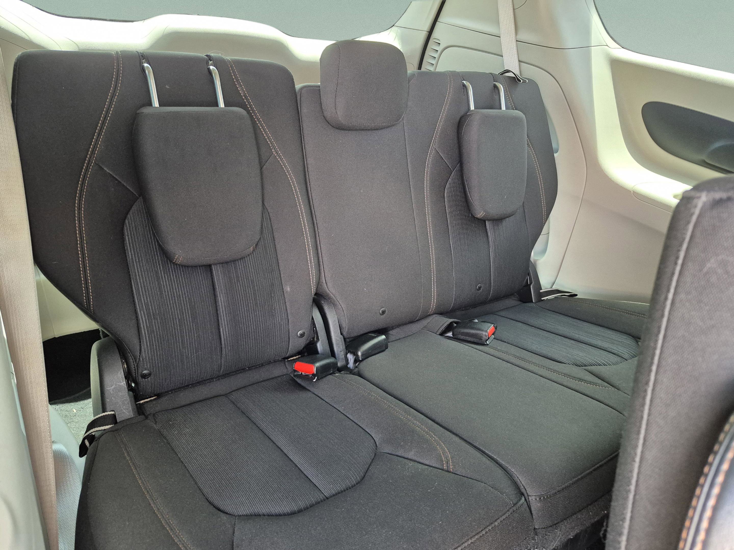 Used 2018 Chrysler Pacifica L image 16