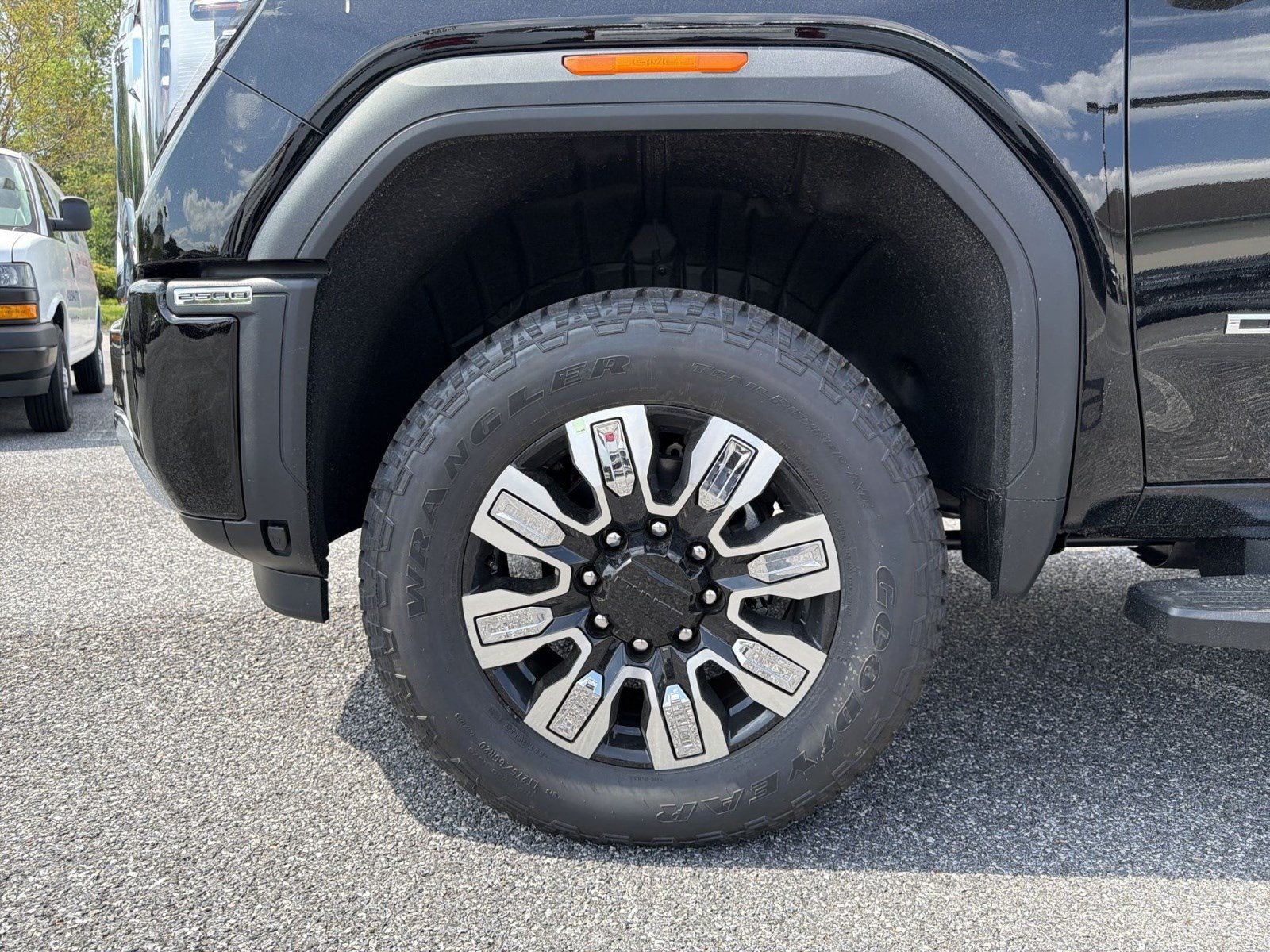 New 2026 GMC Sierra 2500 Denali w/ Technology Package AWD/4WD image 8