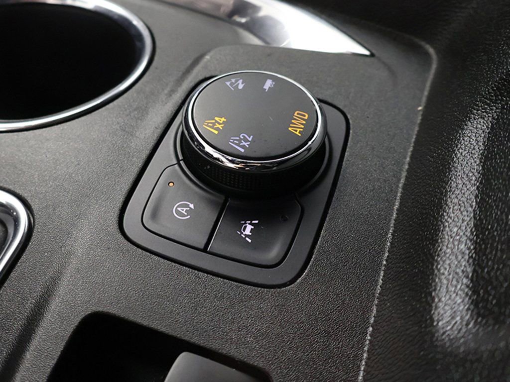 Used 2023 Chevrolet Traverse Premier AWD/4WD image 61