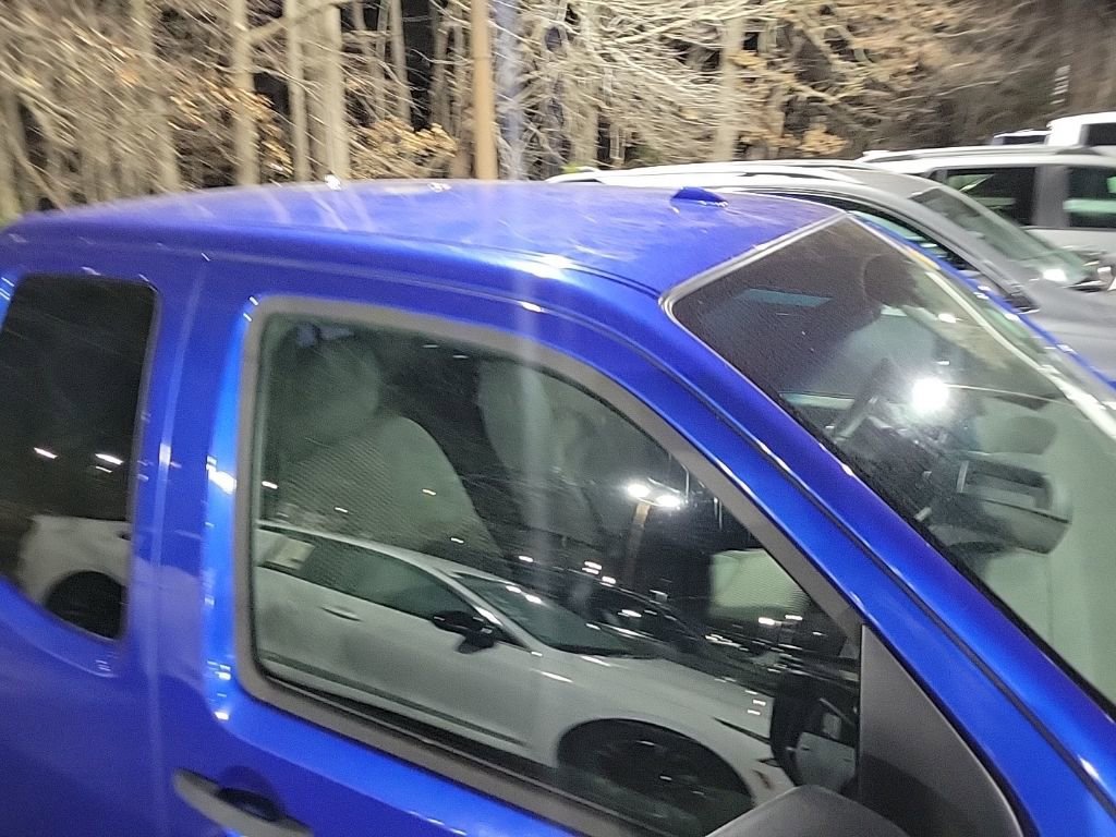 Used 2015 Nissan Frontier SV image 9