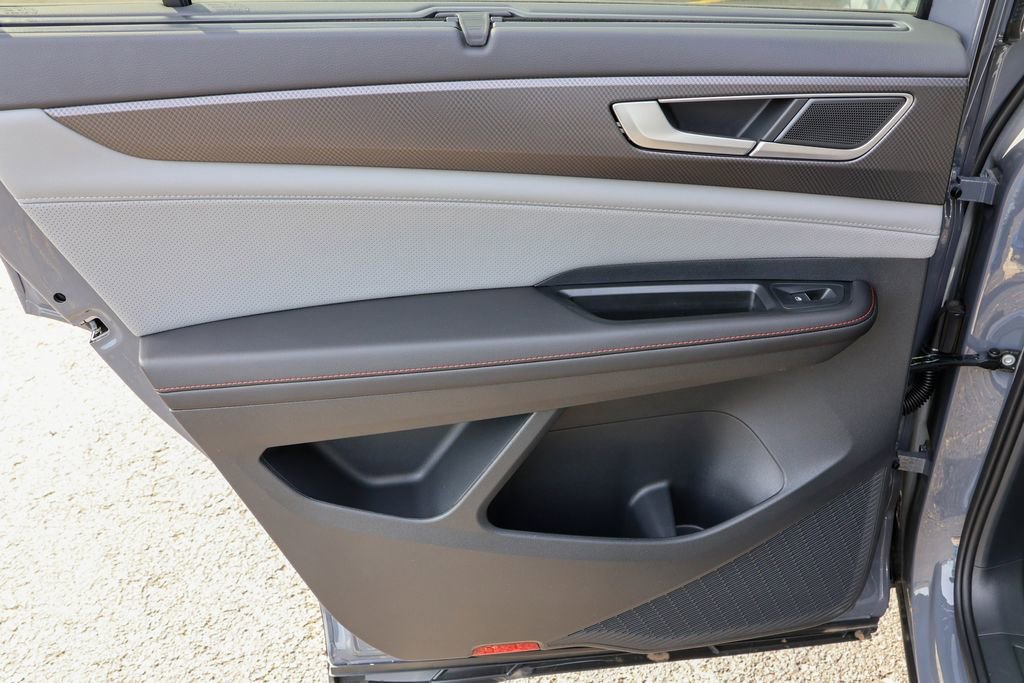 New 2025 Volkswagen Atlas Peak Edition SE image 34