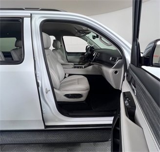Used 2024 Jeep Wagoneer Series III w/ Flexible Seating Group image 6