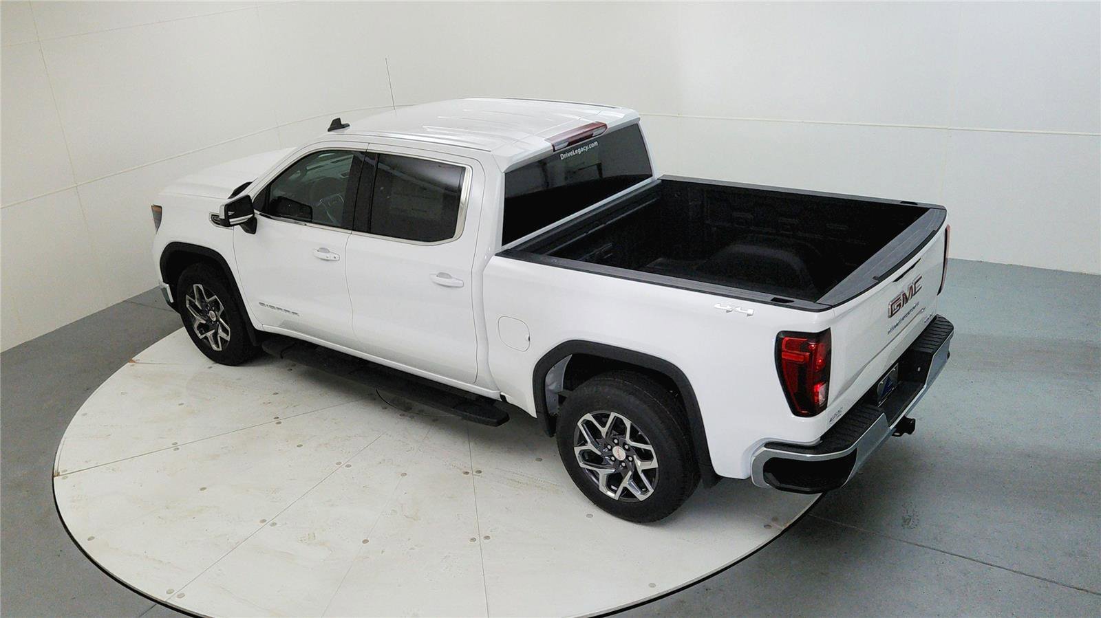 New 2026 GMC Sierra 1500 SLE image 14