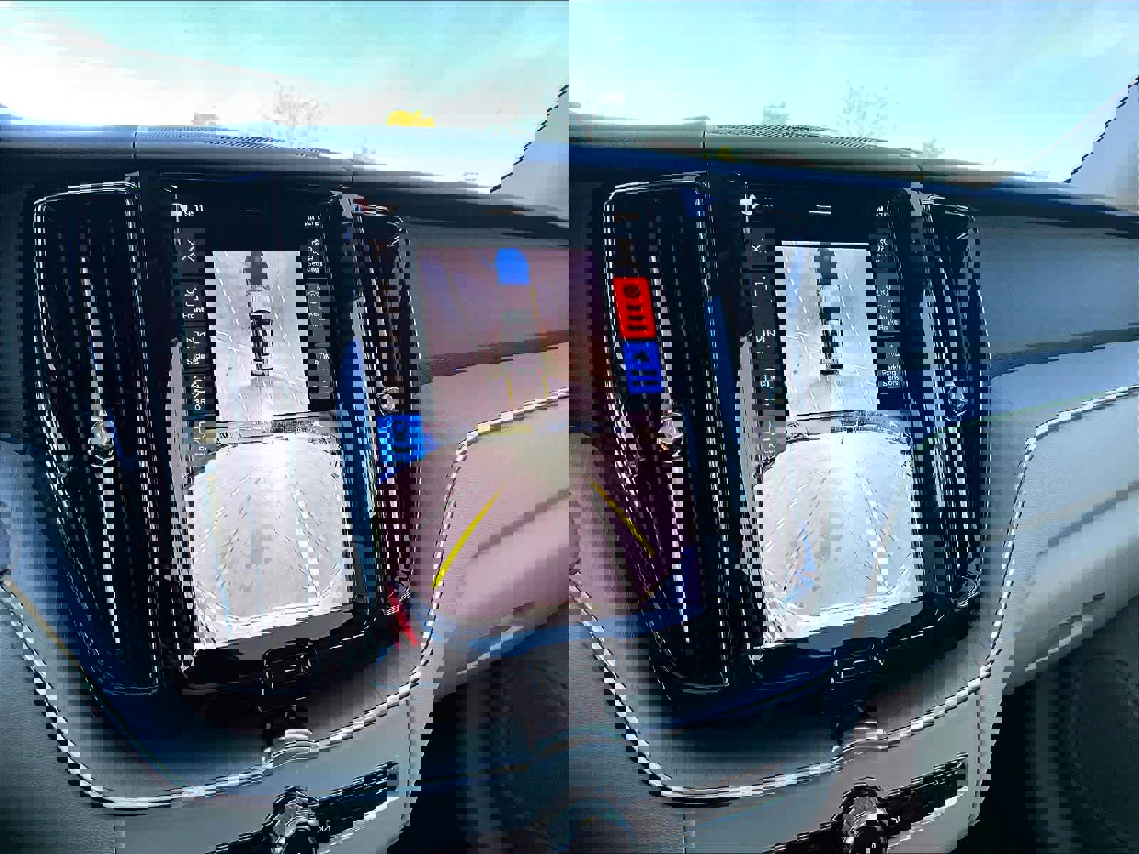 Used 2025 Volvo XC60 T8 Plus w/ Protection Package Premier image 24