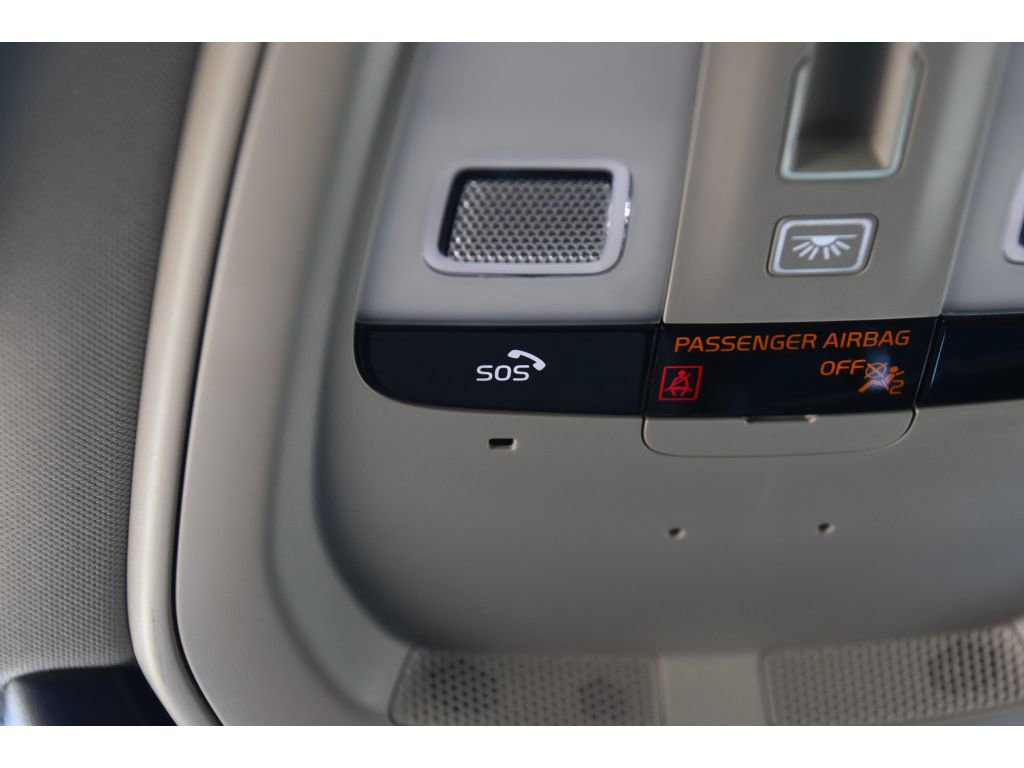 Certified 2024 Volvo XC90 B6 Plus image 37