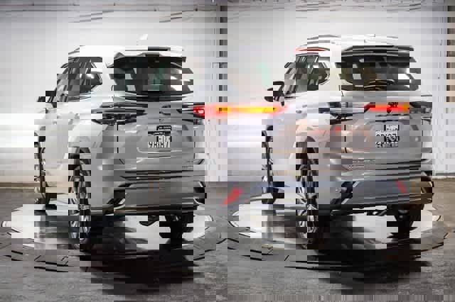 Certified 2022 Toyota Highlander Platinum image 4
