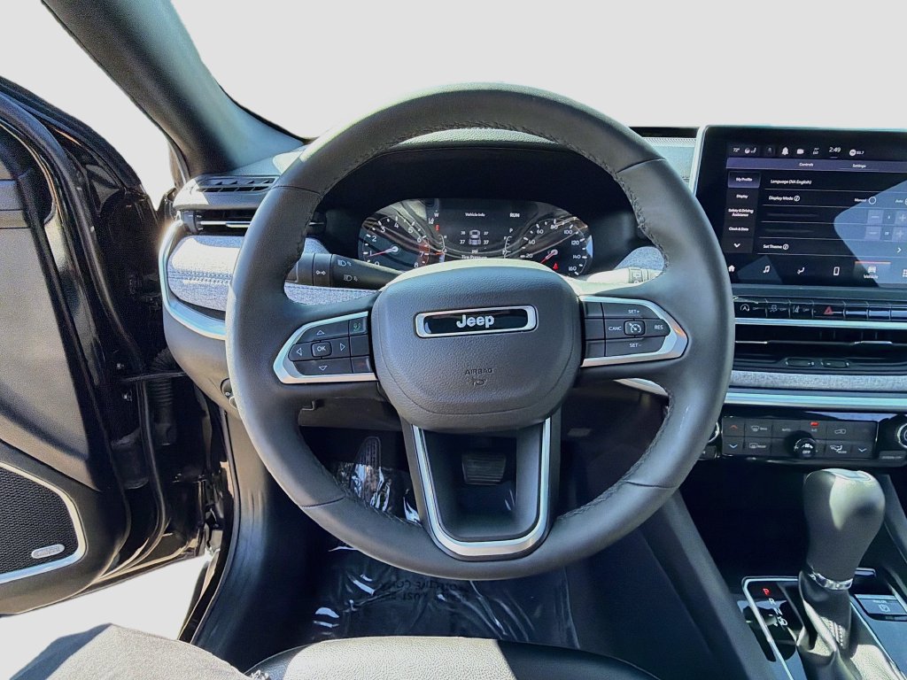 Used 2023 Jeep Compass Latitude w/ Sun and Sound Group AWD/4WD image 11