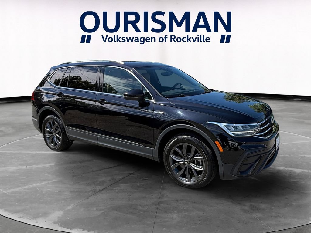 Used 2023 Volkswagen Tiguan SE w/ Panoramic Sunroof Package AWD/4WD image 1
