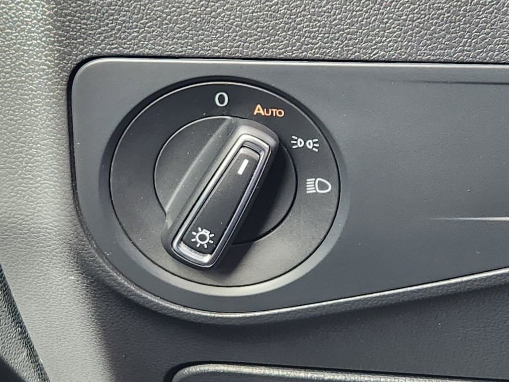 Used 2022 Volkswagen Tiguan SE R-Line image 12