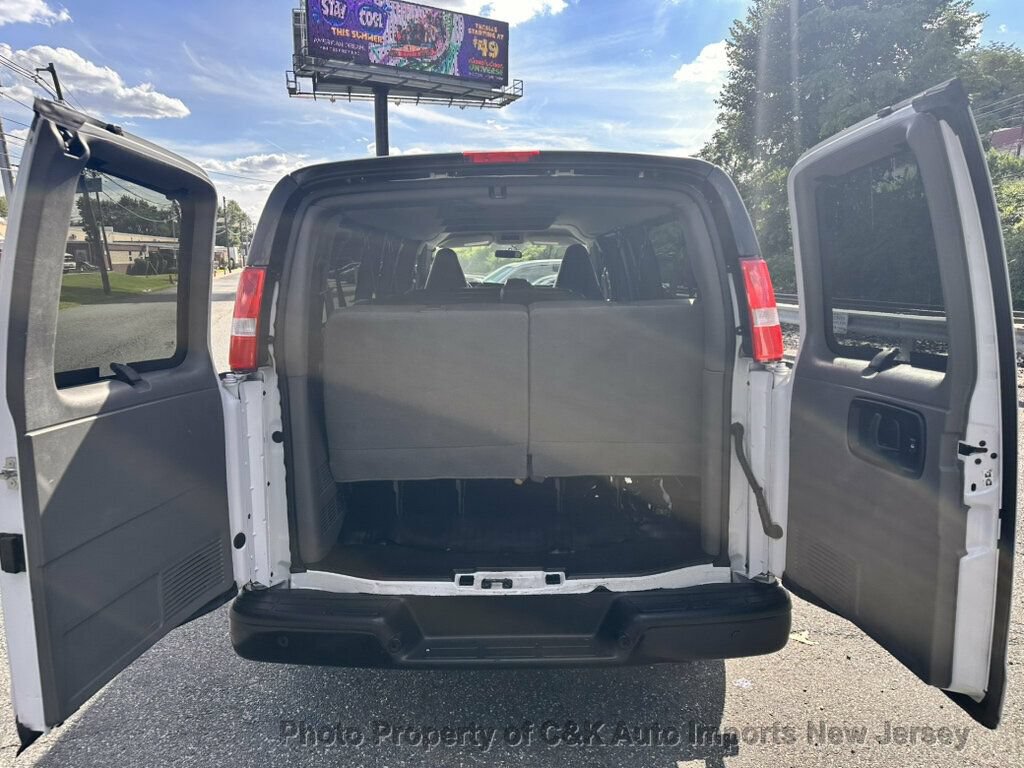 Used 2022 Chevrolet Express 3500 LS RWD image 10