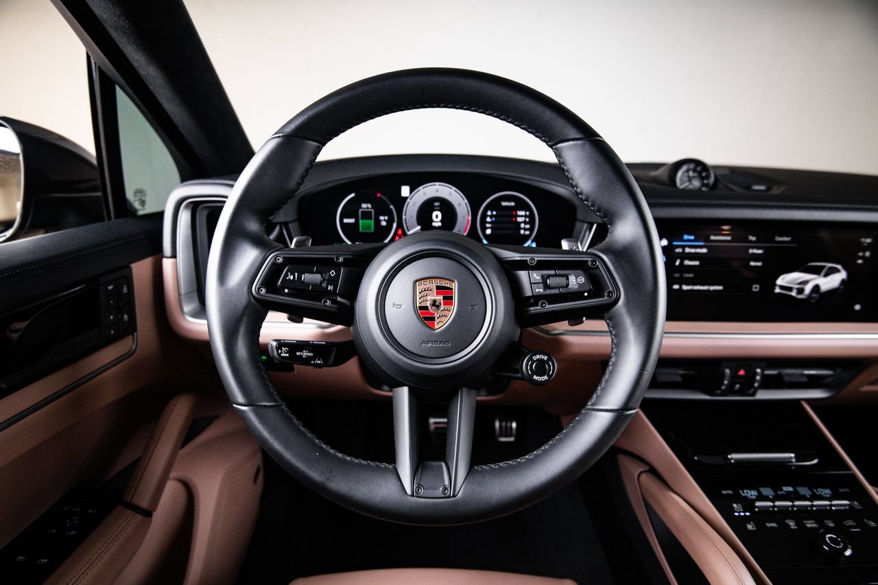 Certified 2024 Porsche Cayenne Turbo AWD/4WD image 27