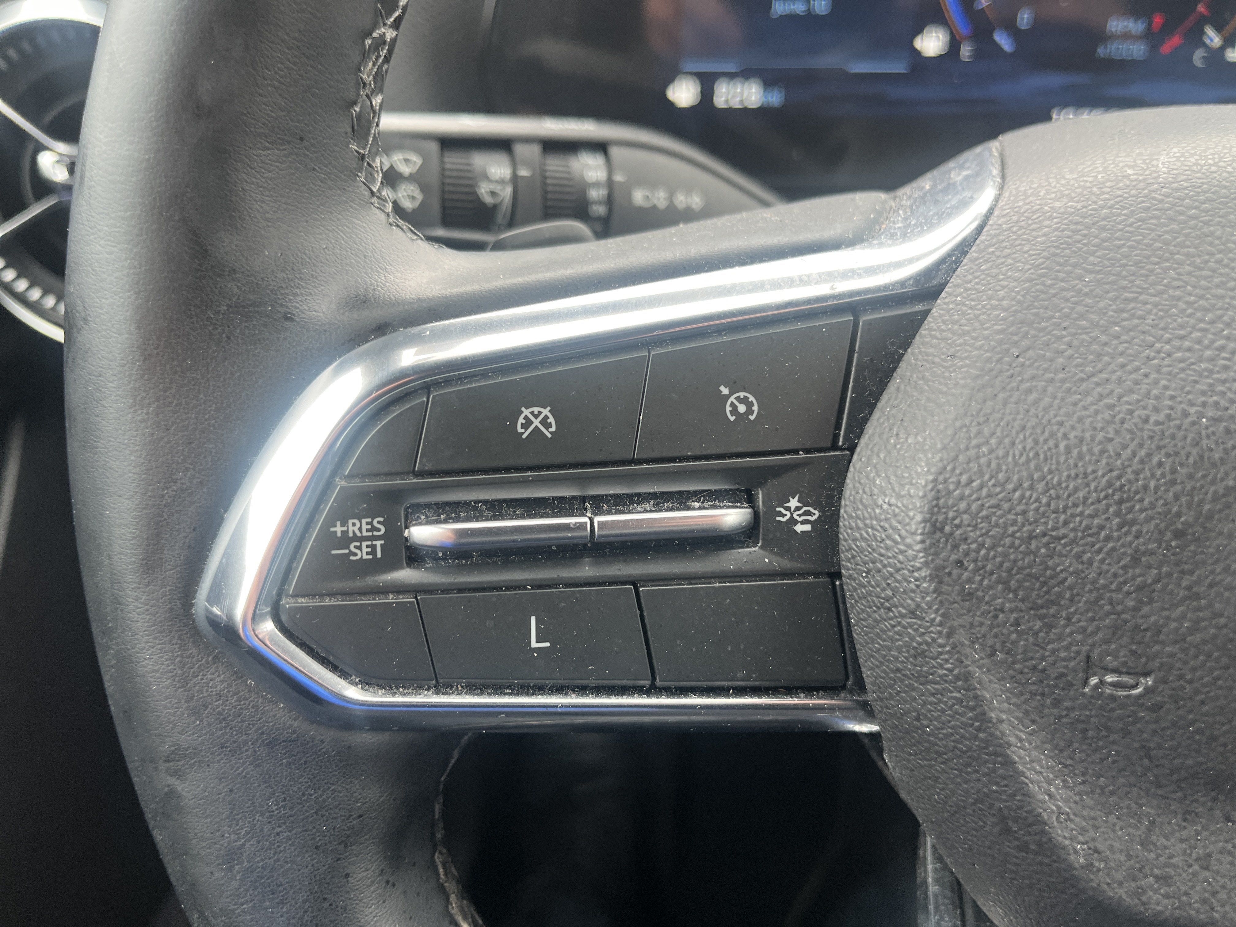 Used 2025 Chevrolet Equinox LT w/ Safety and Technology Package FWD image 17