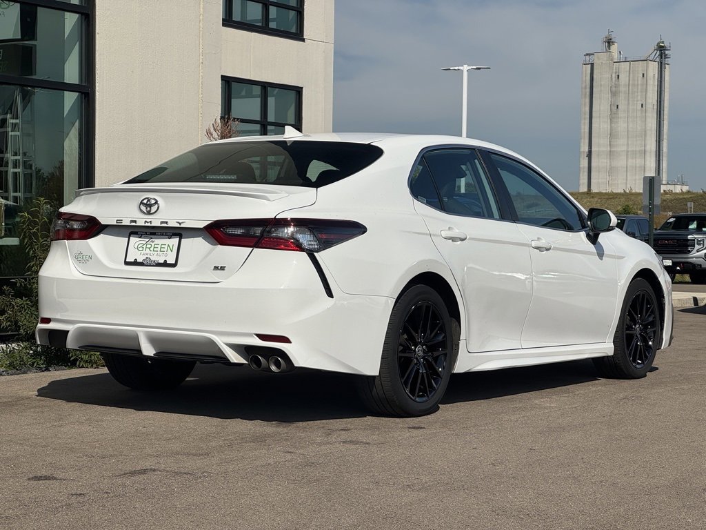 Used 2024 Toyota Camry SE image 5