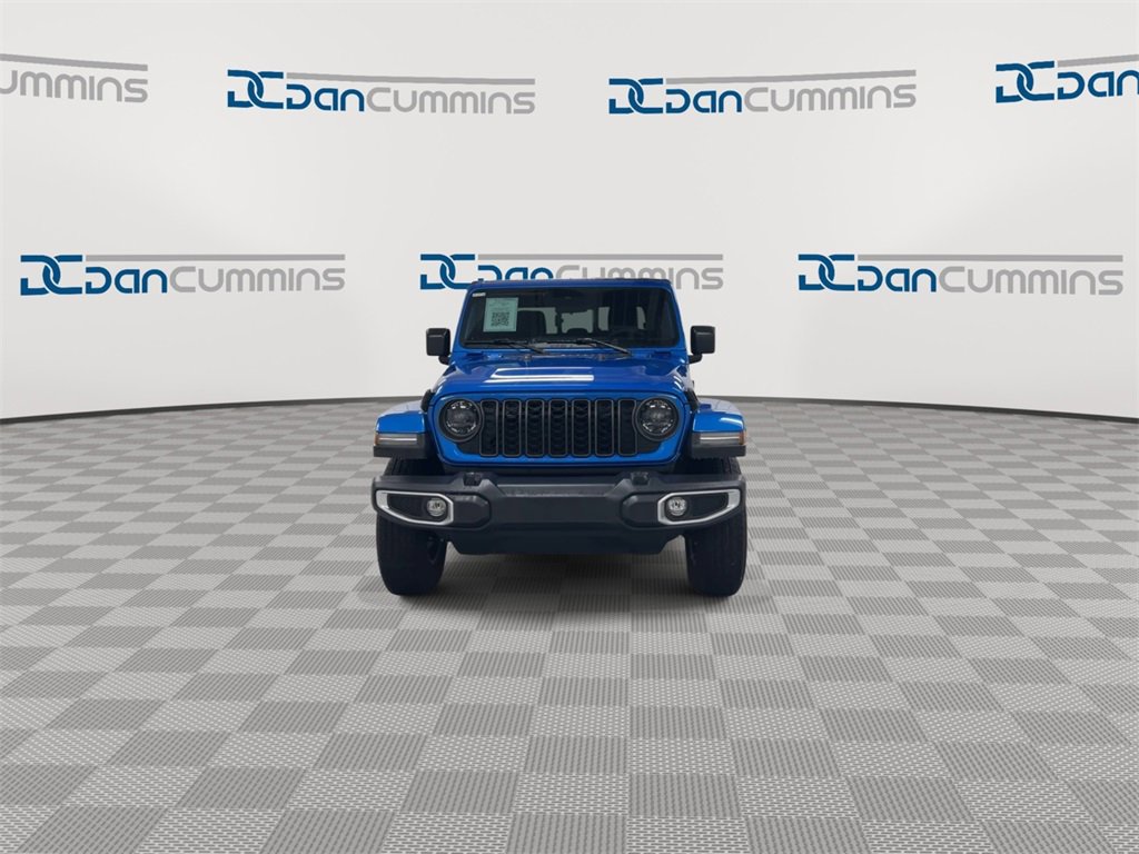 Used 2024 Jeep Gladiator Sport image 3
