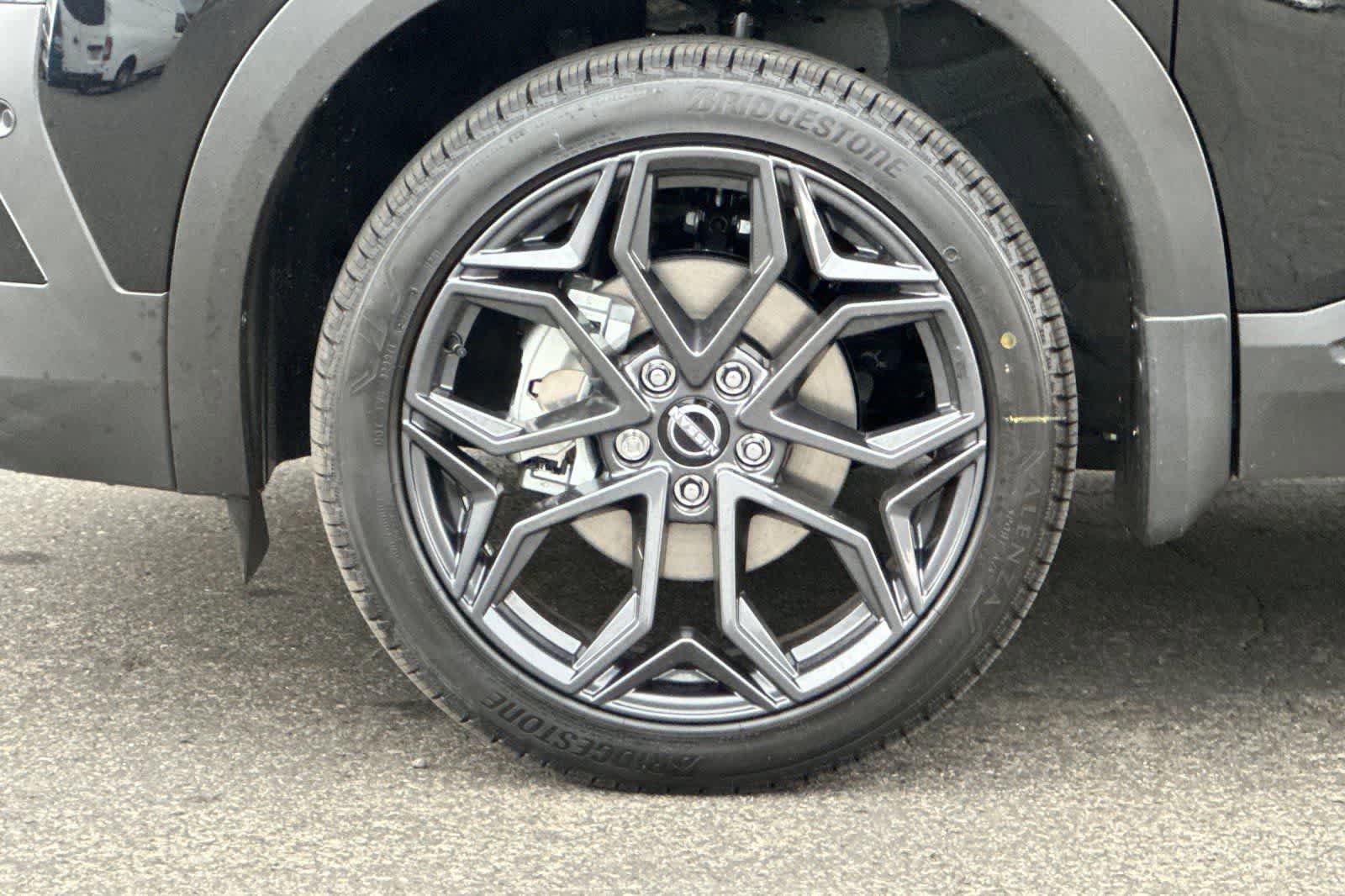 New 2026 Nissan Kicks SR FWD image 30