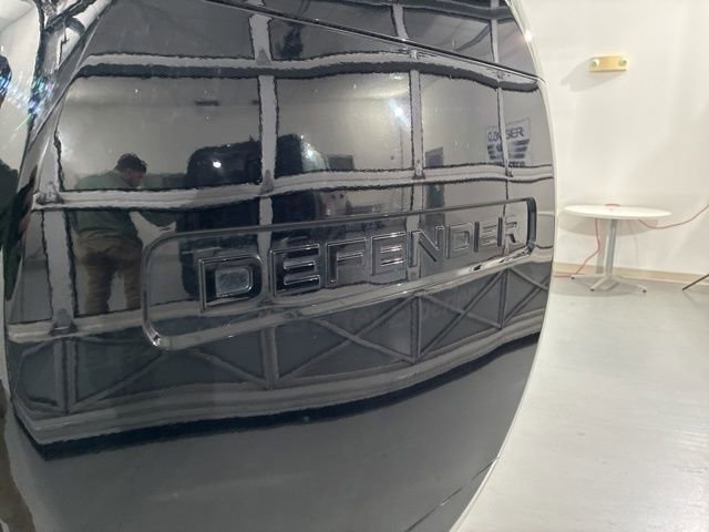 Used 2024 Land Rover Defender 110 S image 12