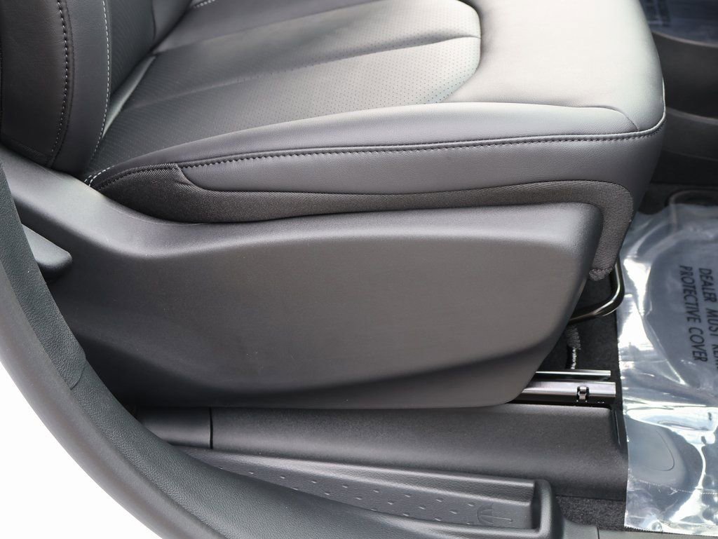 New 2026 Chrysler Pacifica Select image 10