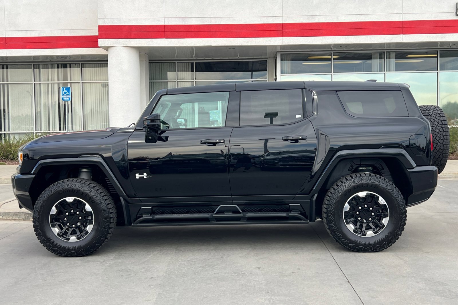 New 2025 GMC Hummer EV 3X w/ Extreme Off-Road Package image 3