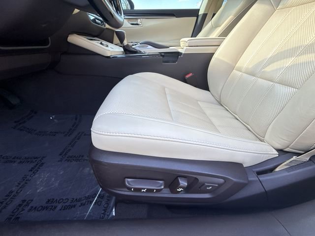 Used 2018 Lexus ES 350 w/ Luxury Package w/Wood Trim image 12