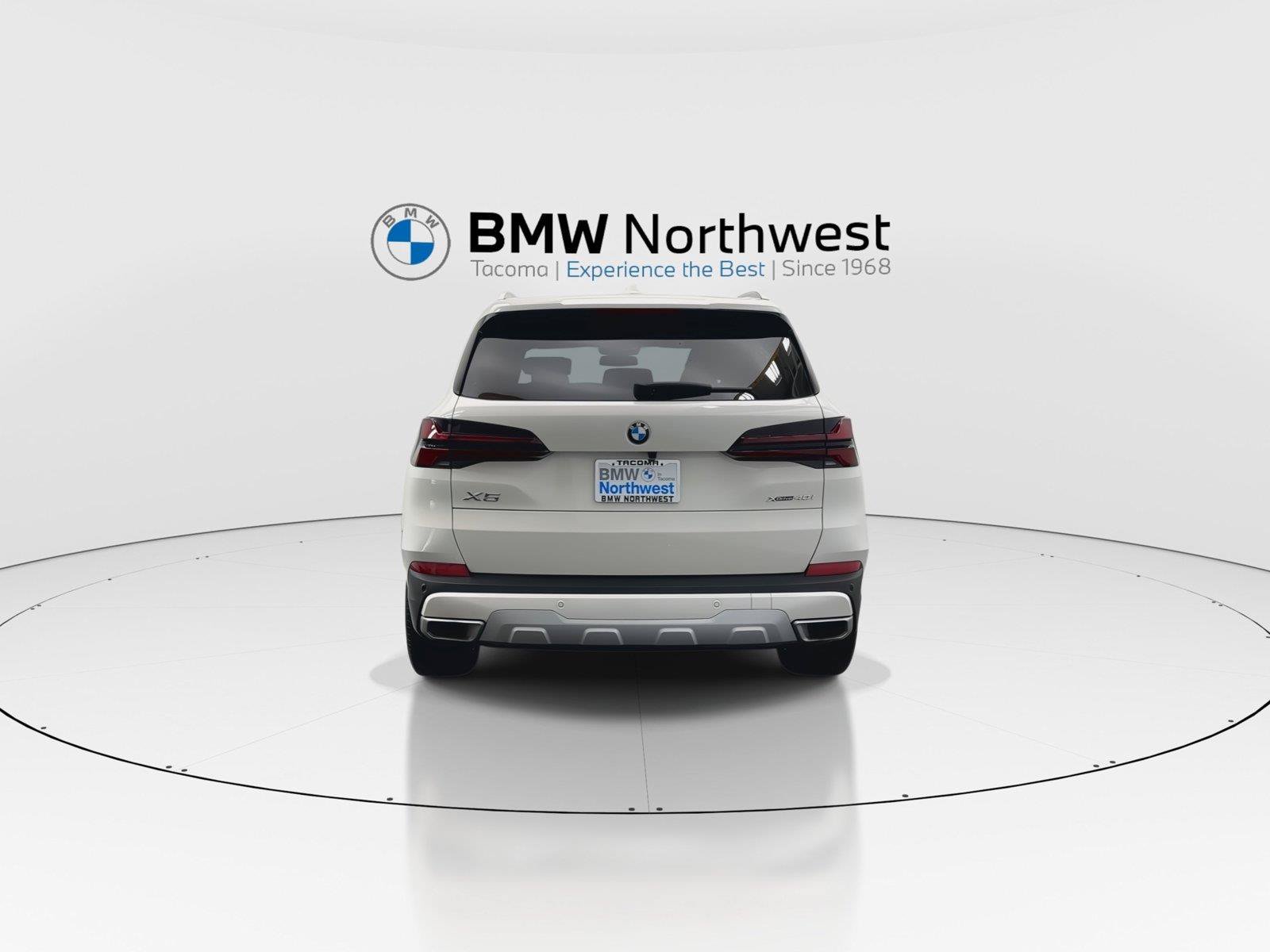 Used 2024 BMW X5 xDrive40i w/ Parking Assistance Package AWD/4WD image 2