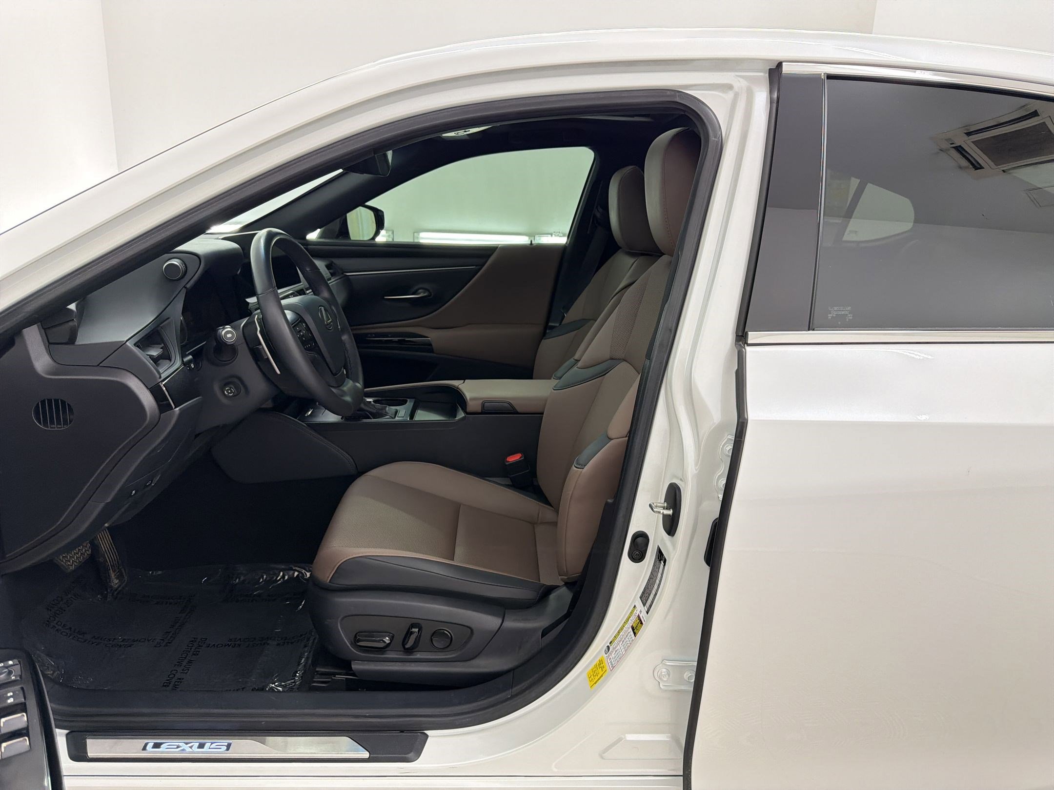 Certified 2025 Lexus ES 350 w/ Premium Package FWD image 5