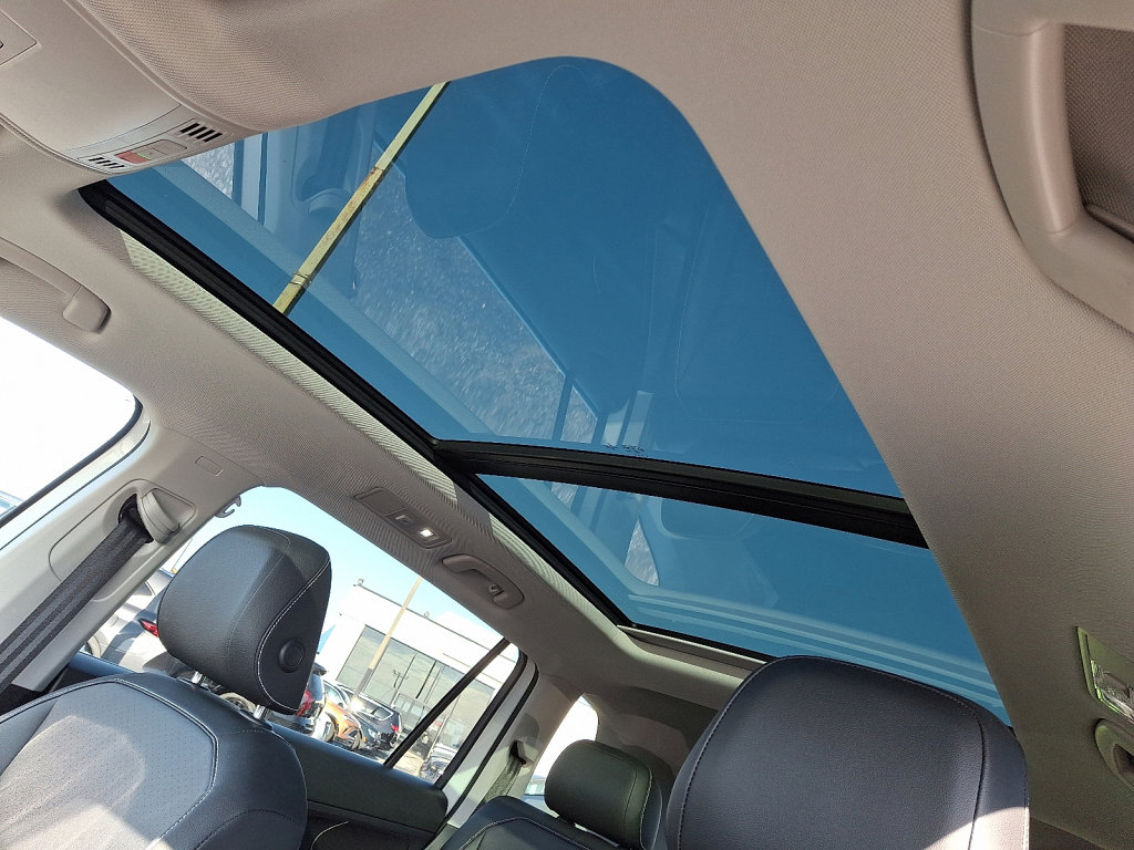 Used 2023 Volkswagen Tiguan SE image 32