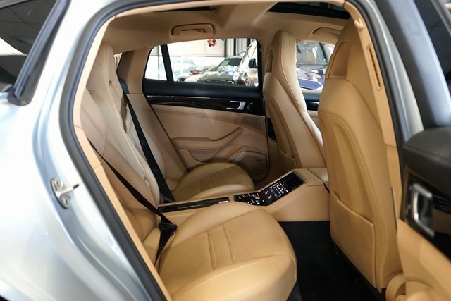 Used 2019 Porsche Panamera 4 image 14