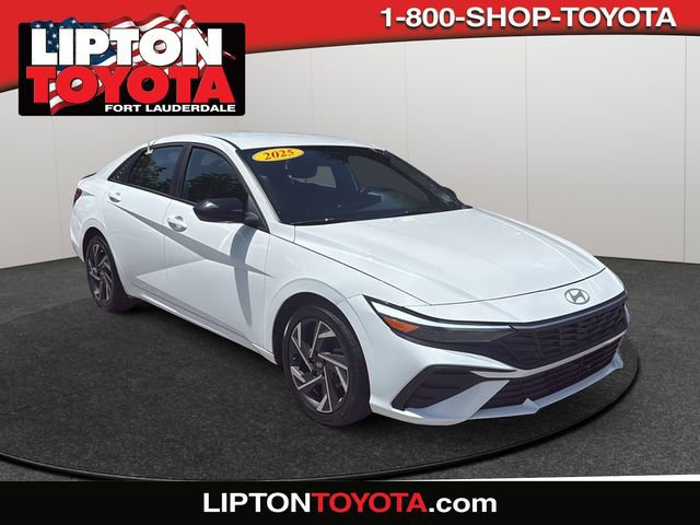 Used 2025 Hyundai Elantra SEL FWD image 1