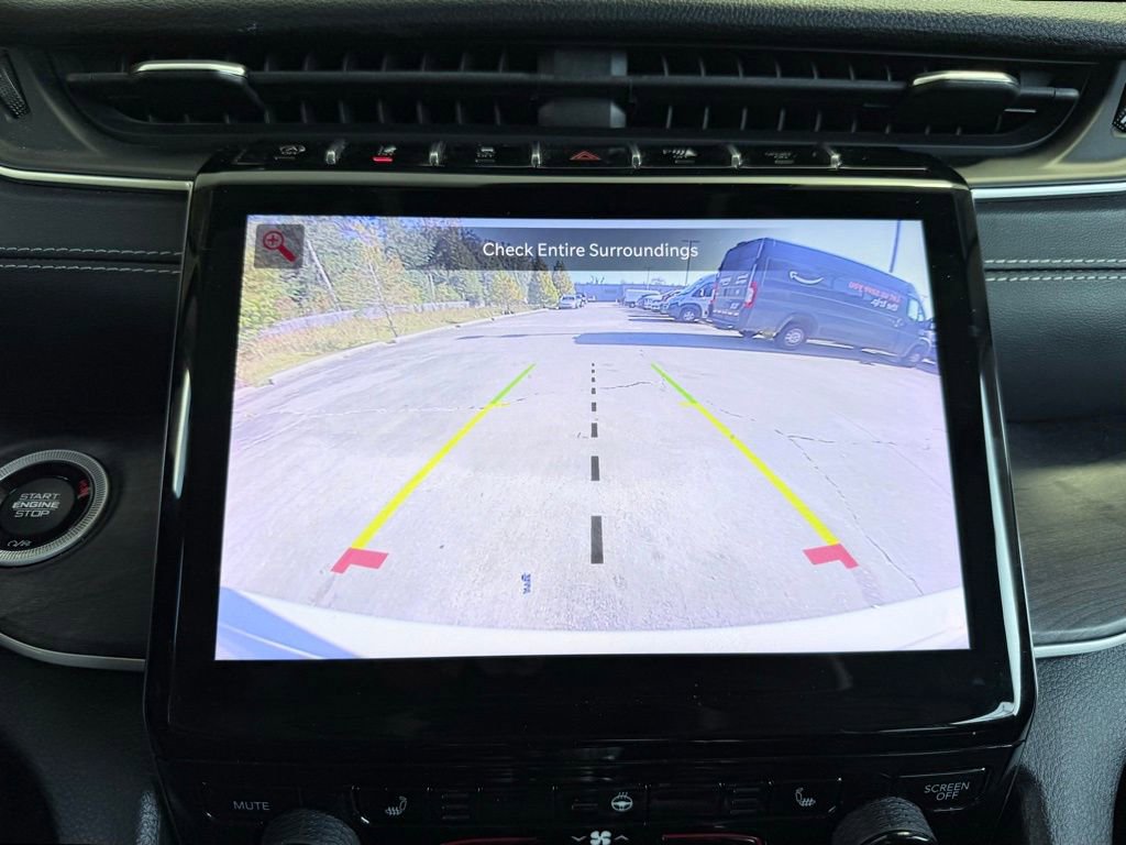 Used 2023 Jeep Grand Cherokee Limited w/ Black Appearance Package image 18