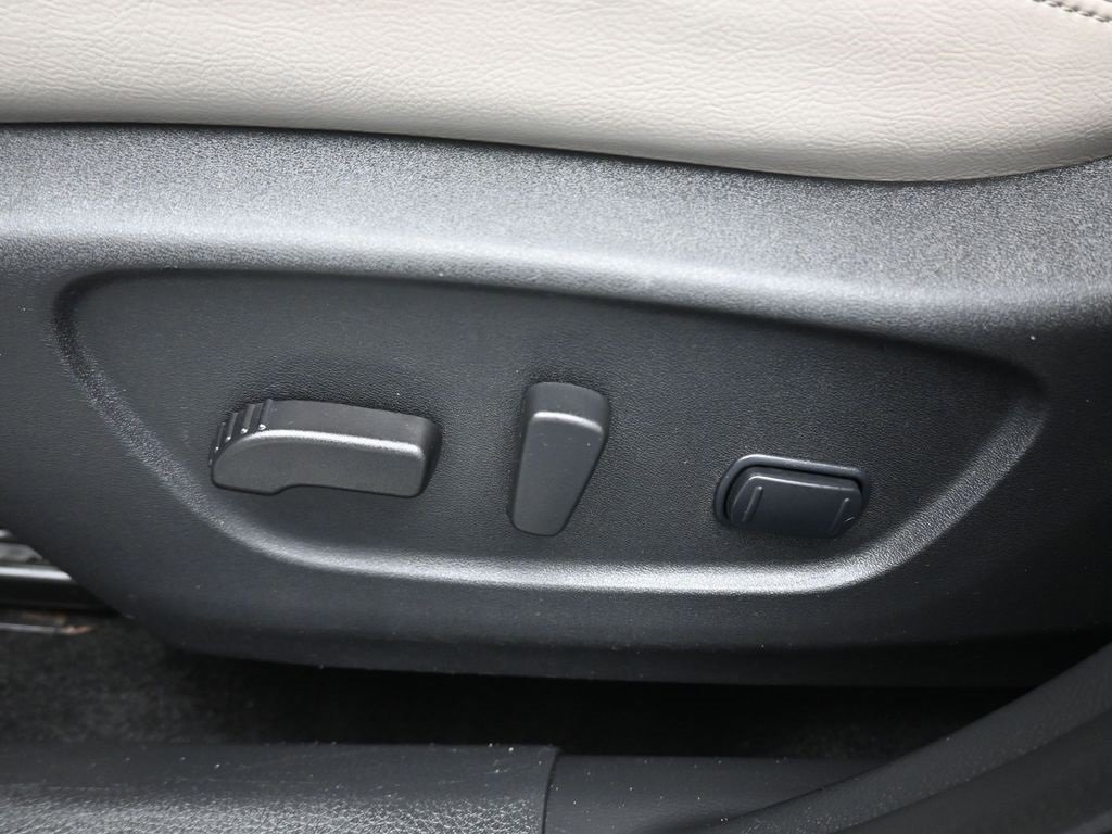 Used 2022 Nissan Rogue Sport SV w/ Technology Package image 12