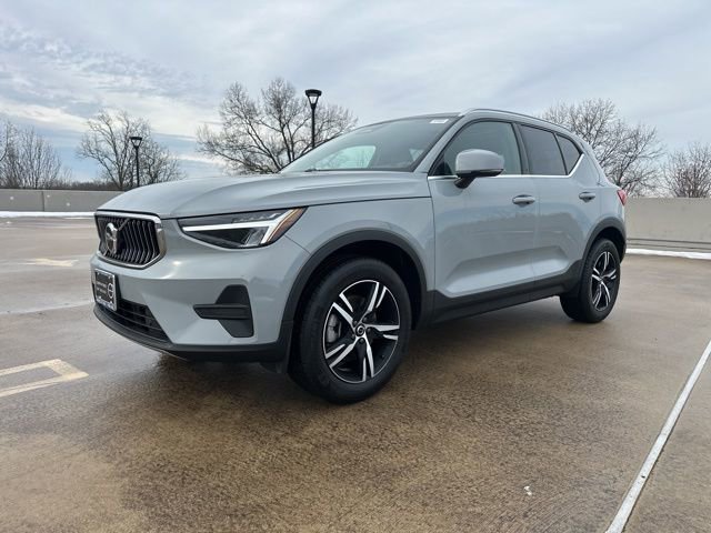 Certified 2025 Volvo XC40 B5 Core image 3