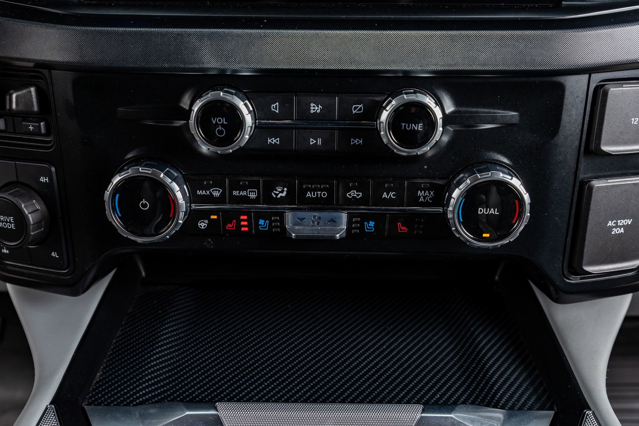 Used 2024 Ford F250 Limited w/ FX4 Off-Road Package image 27