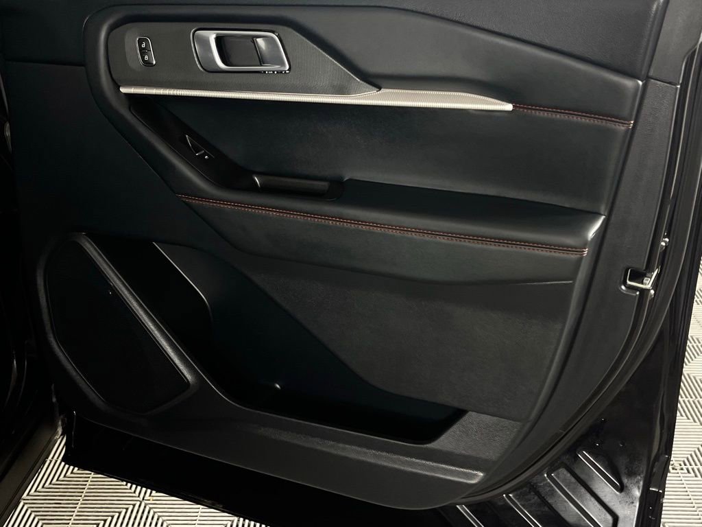 Used 2025 Ford Explorer ST-Line w/ ST-Line Street Pack image 35