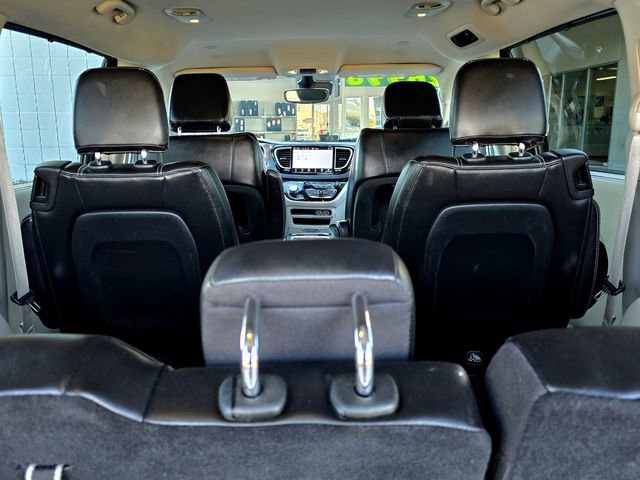 Certified 2023 Chrysler Pacifica Touring-L image 25