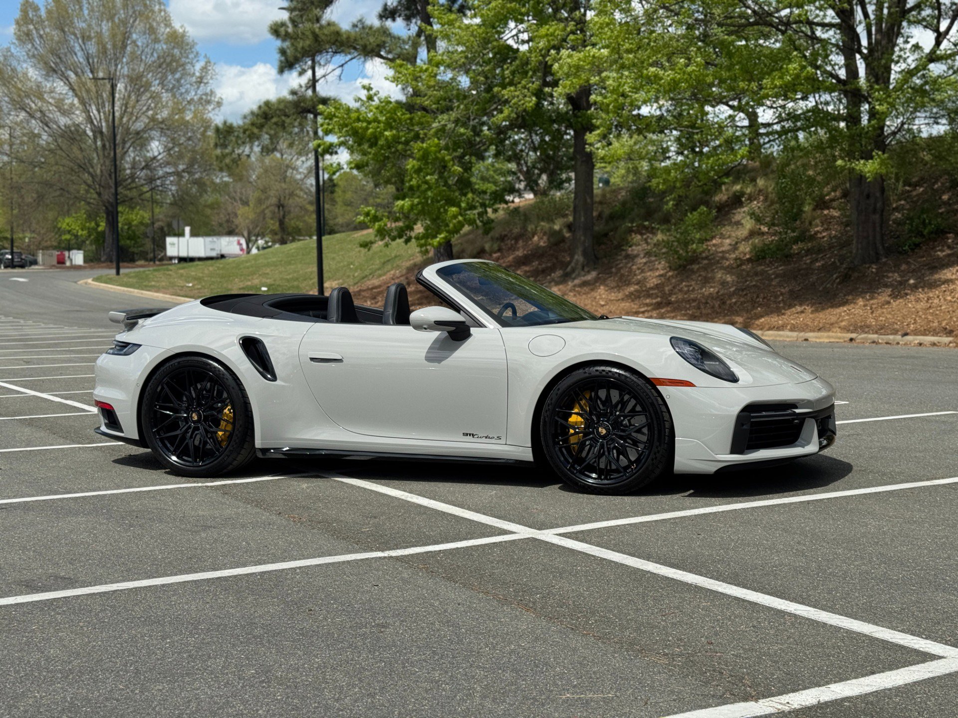 Used 2022 Porsche 911 Cabriolet AWD/4WD image 13