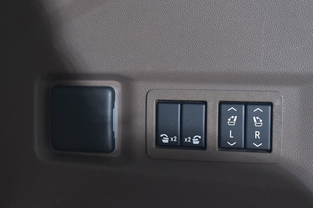 Used 2022 GMC Yukon Denali w/ Max Trailering Package image 7