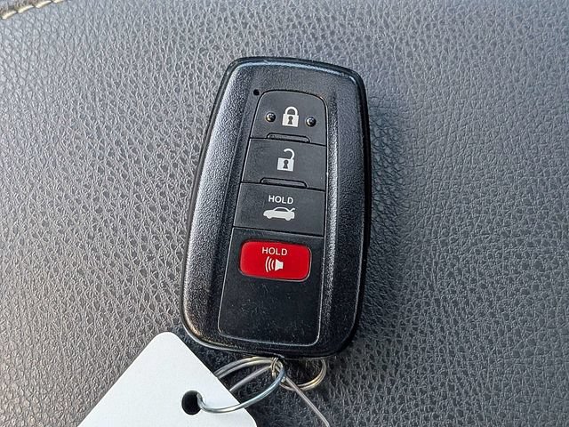 Used 2020 Toyota Camry XSE FWD image 31