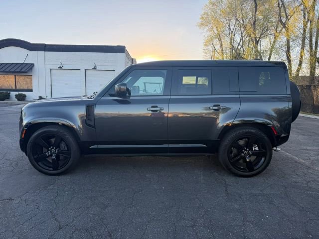 Used 2025 Land Rover Defender 110 X-Dynamic SE image 2