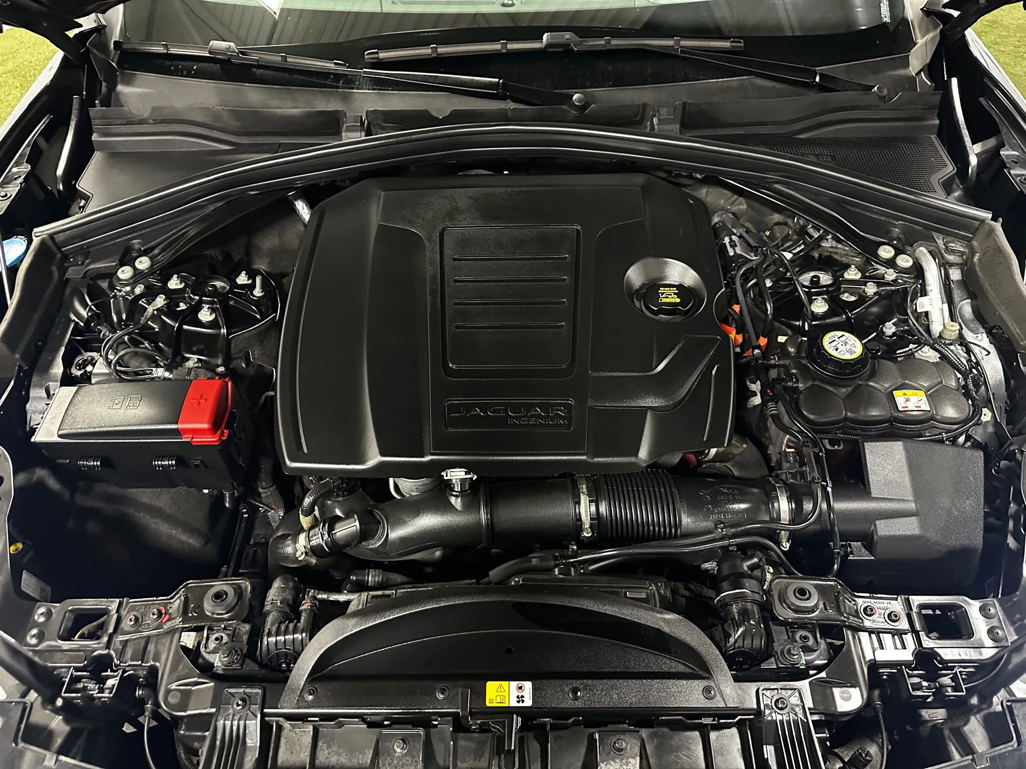 Used 2025 Jaguar F-PACE R-Dynamic S image 27