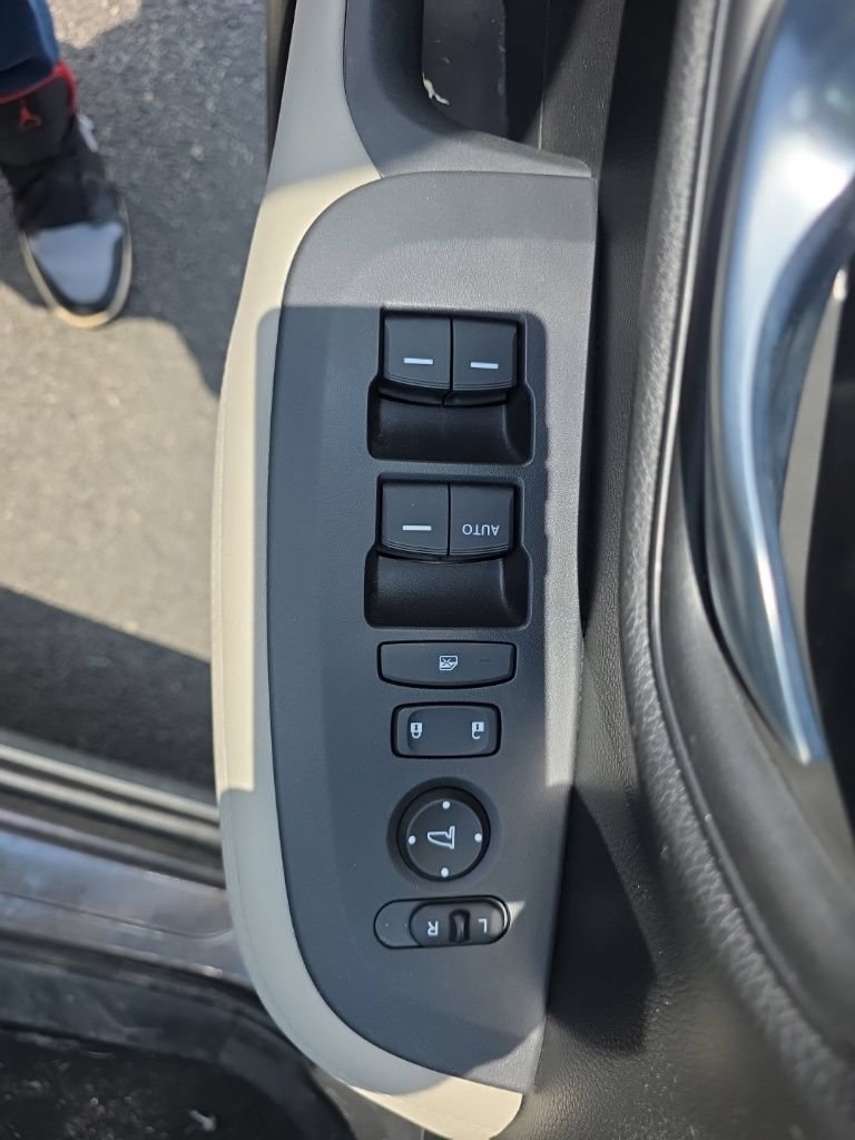 Used 2024 Honda HR-V LX image 12