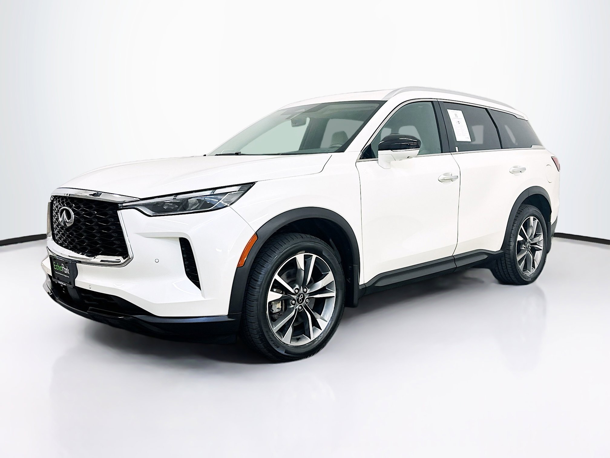Used 2023 INFINITI QX60 Luxe w/ Performance Audio Package AWD/4WD image 3