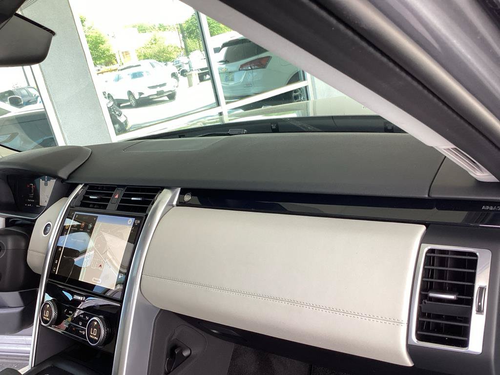 Used 2025 Land Rover Discovery S AWD/4WD image 18