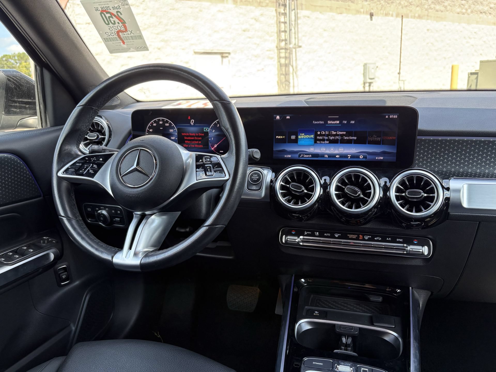 Used 2025 Mercedes-Benz GLB 250 image 3