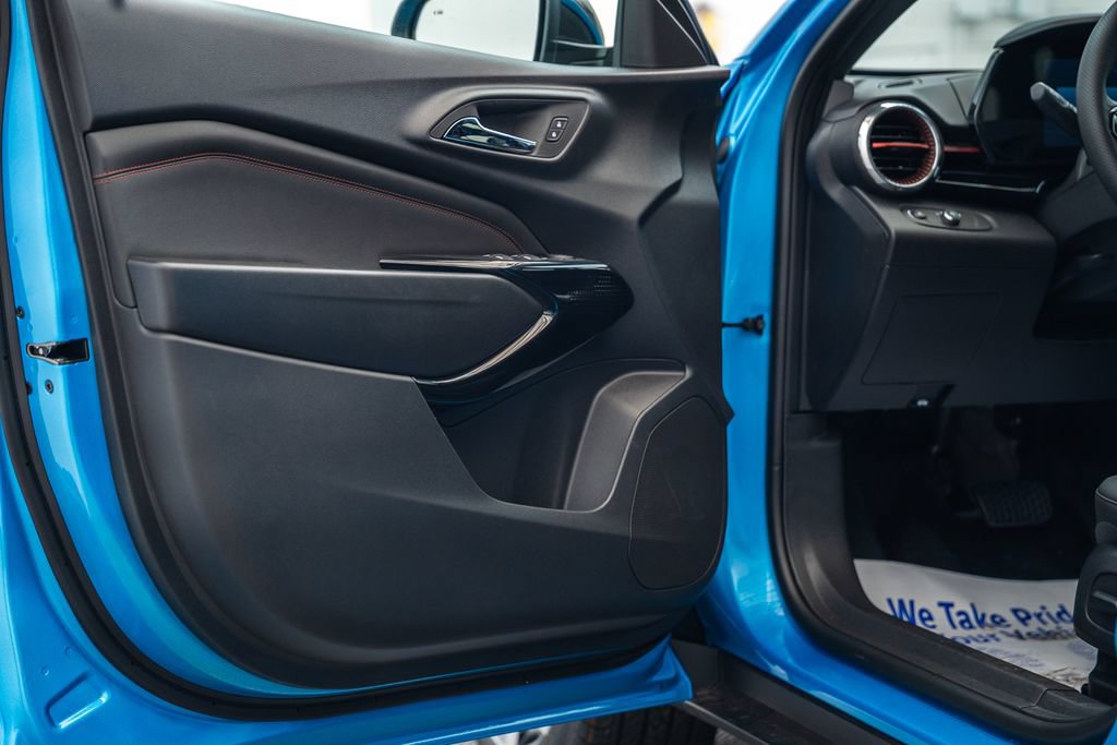 New 2026 Chevrolet Trax RS w/ Sunroof Package FWD image 39