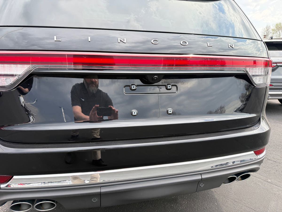 Used 2025 Lincoln Aviator Reserve w/ Equipment Group 201A image 8