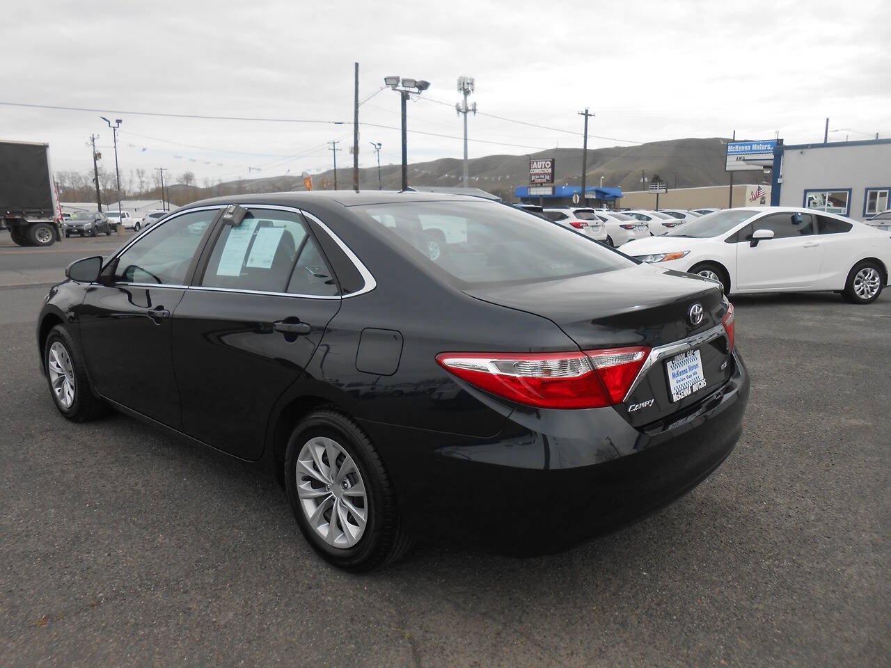 Used 2017 Toyota Camry LE FWD image 7